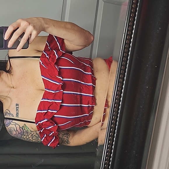 🔥Abercrombue Cropped top🔥 - Picture 4 of 4